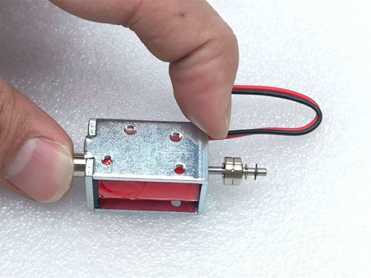 U0629 เปิดกรอบและแม่เหล็กขนาดเล็ก 24V DC ยกดดึง Solenoid ขนาดเล็ก Linear Motion Actuator